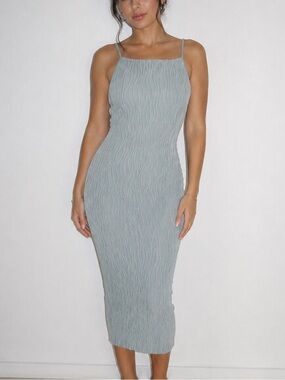 Sculpting Spaghetti-Strap Crinkle Texture Midi Dress